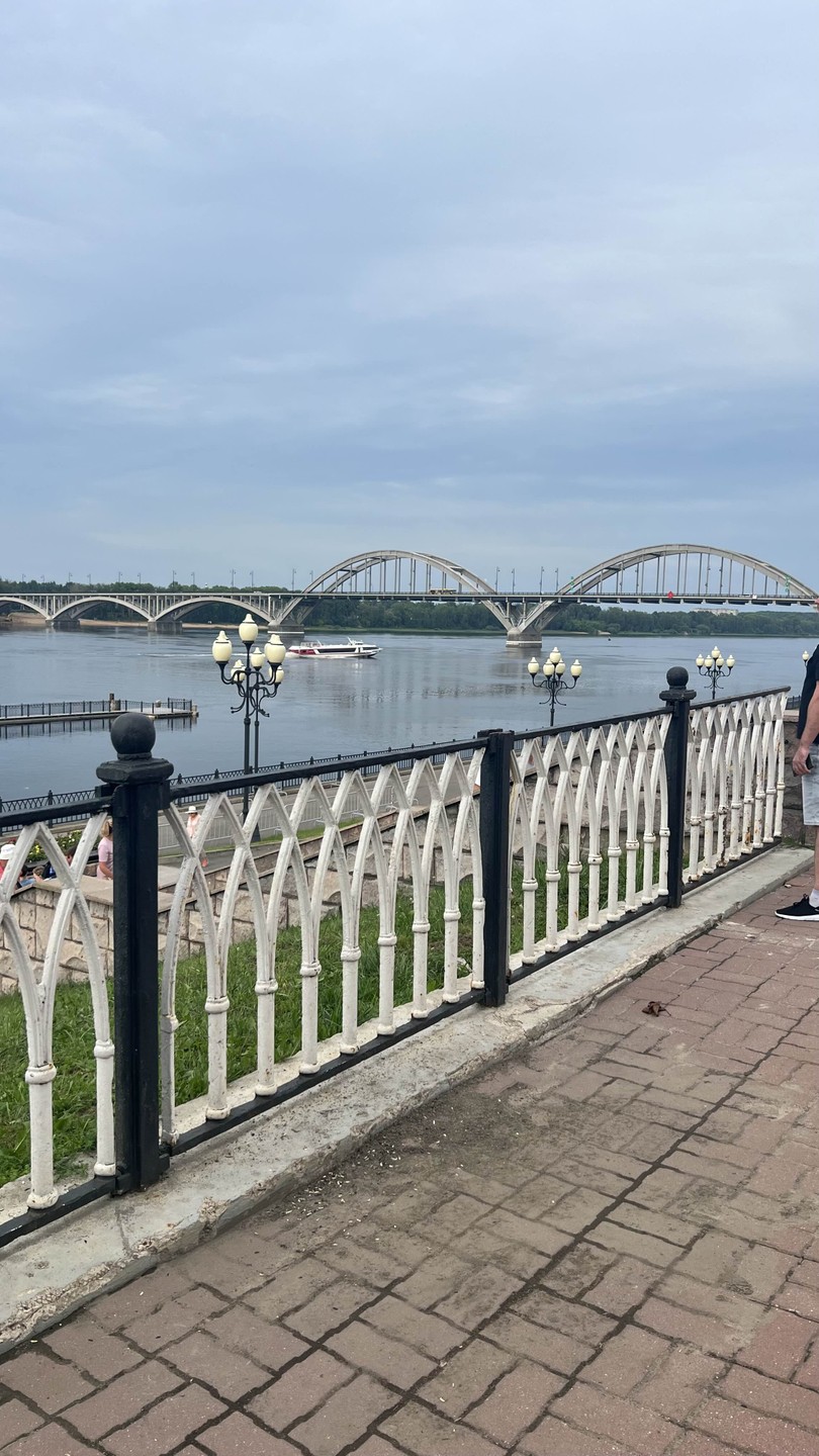Экскурсию нам провела Ольга. Приятная в общении девушка, заведующая одним из музеев Рыбинска. Прогулялись по знаковым