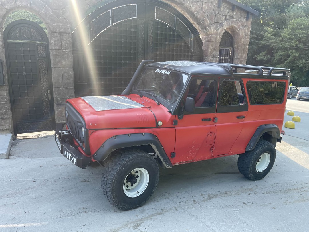 Самая странная экскурсия за много лет отдыха в Сочи) с момента посадки в авто водитель включил