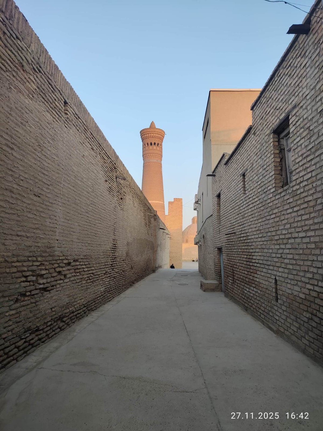 Сегодня у нас была замечательная экскурсия по древней Бухаре в которую нас погрузила великолепный экскурсовод по имени Дильробо