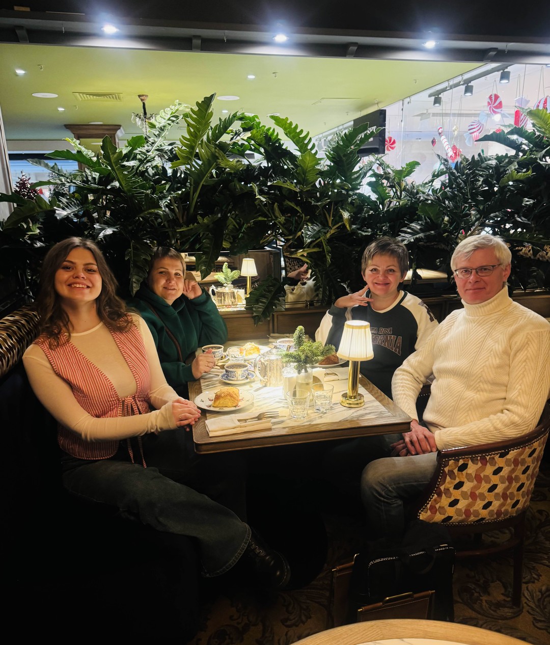 Ах, если бы можно было поставить больше! Константин и его экскурсия шикарны!!! В милой дружеской беседе