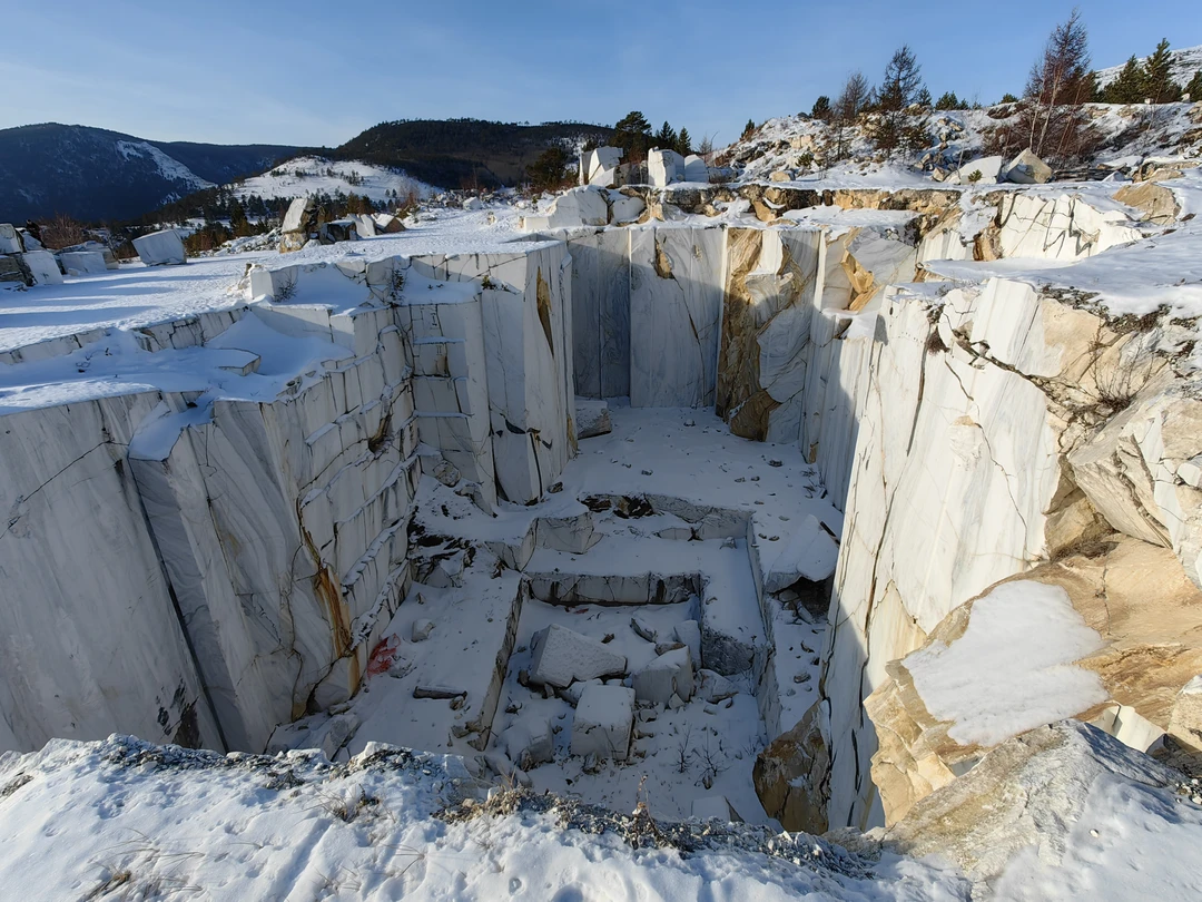 Очень красивый лед, мраморный карьер