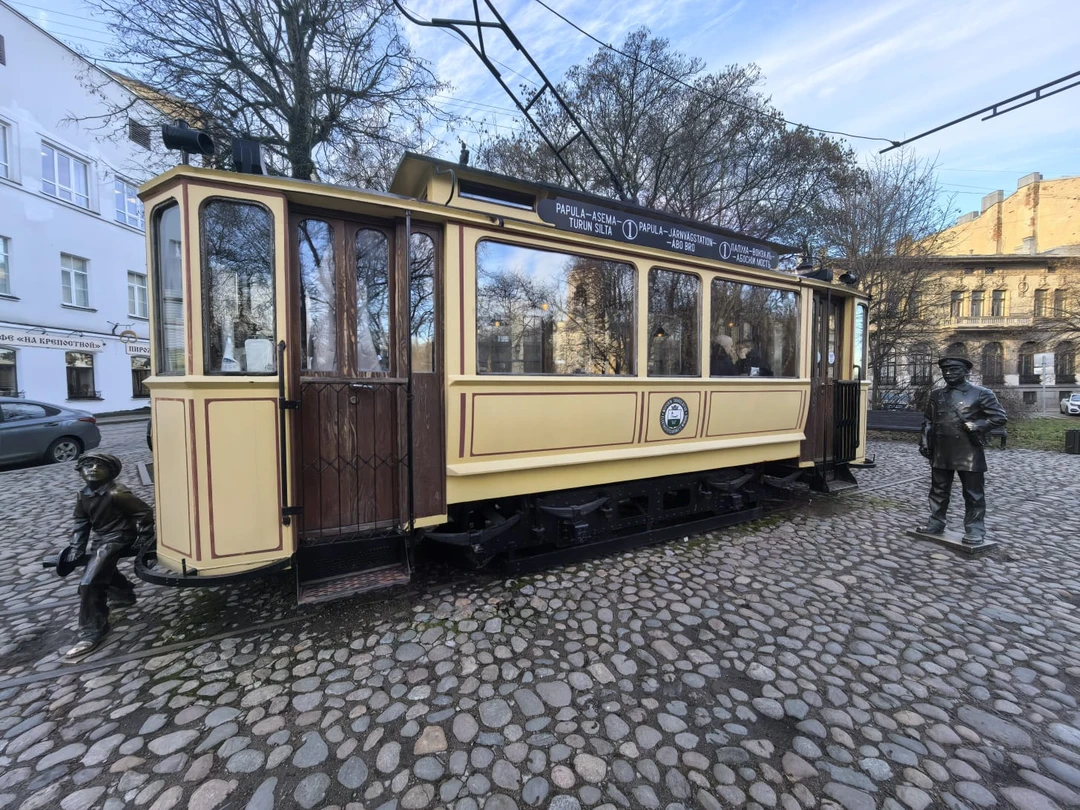 Благодарим экскурсовода Владимира за интересную и позновательную экскурсию по Выборгу. Рассказ о городе, исторических местах, о