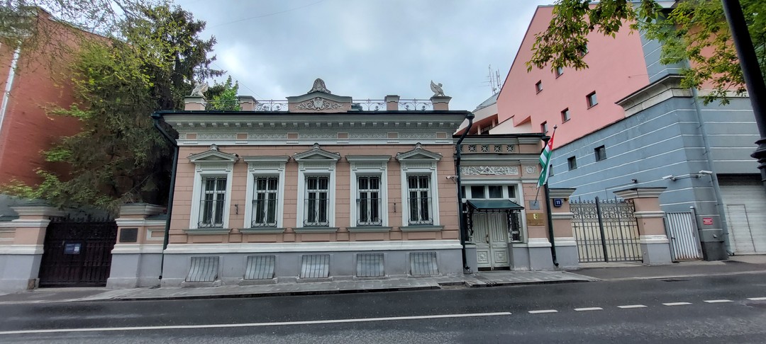 Хочется сказать большое спасибо Венере,в первую очередь за внимание. Мой рейс значительно задержали и Венера пошла