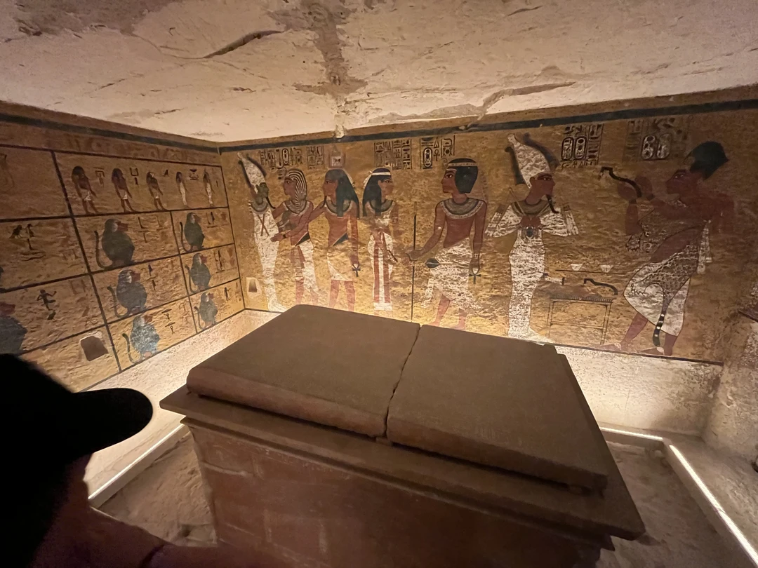 Экскурсия прошла замечательно. Везде были куплены билеты, быстро проходили все входы. Информация очень интересная и понятная