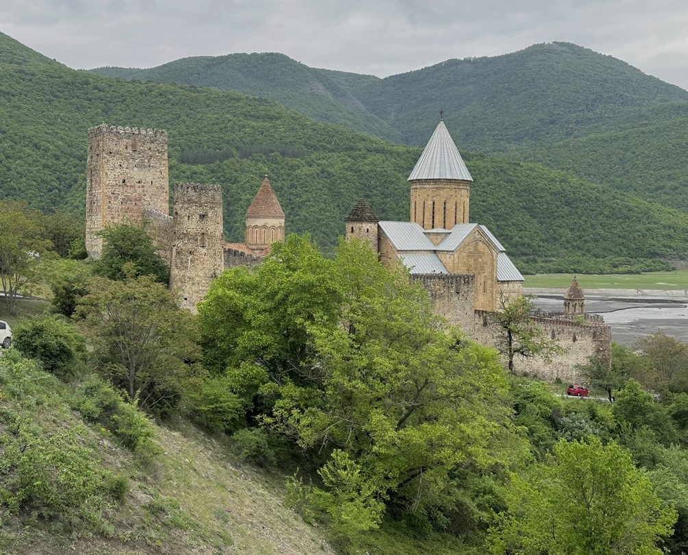 Тур одного дня из Тбилиси: Мцхета, Казбеги, Ананури (Анна)