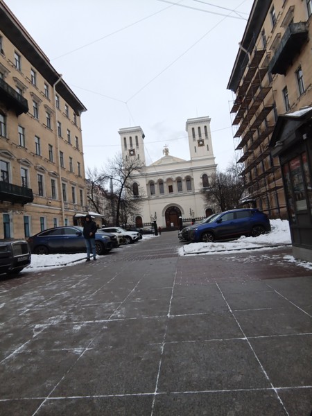 гид как родной человек,провел по самым красивым местам,человек опытный взахлеб слушали,большое спасибо ❤️