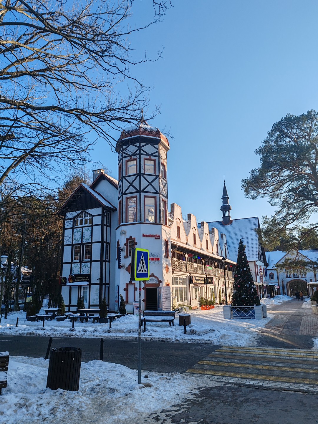 Были на экскурсии больше 8 часов) Антон замечательный рассказчик) экскурсия пролетела незаметно) как то тепло) хотя