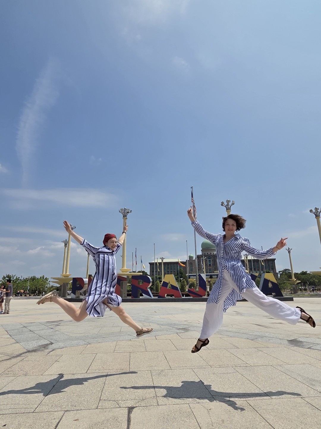 скурсию в Путраджая для нас провела высококвалифицированный опытный экскурсовод Инна, забрала на своей машине прямо из