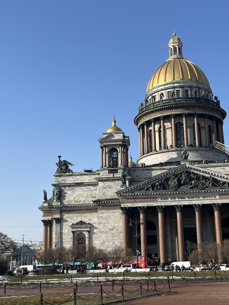 экскурсовод Алексей очень приятный и интересный