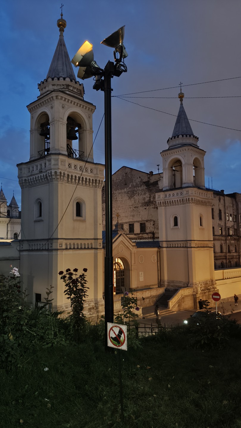 Очень интересная экскурсия. Гид Вера очень увлеченно рассказывала об исторических местах. Сразу видно, что человек этим