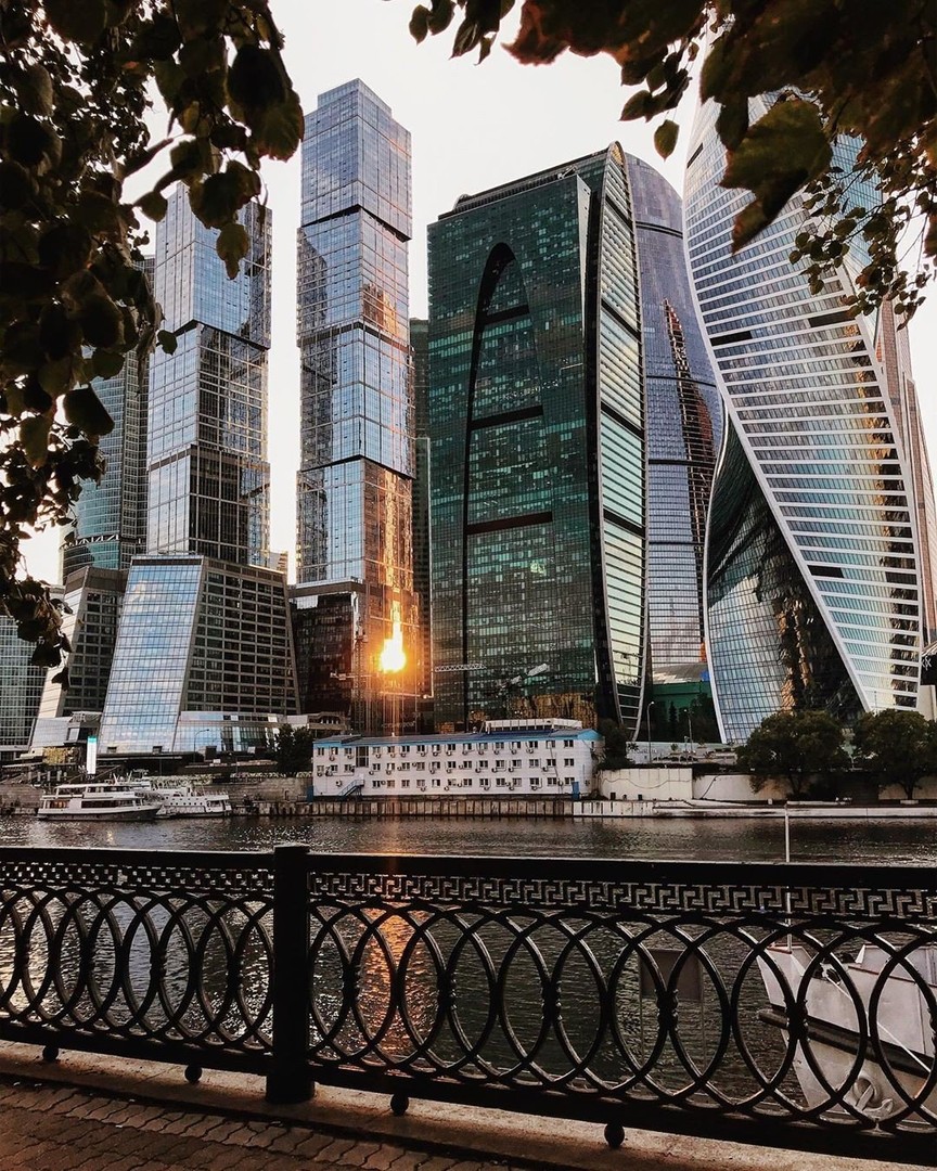 Идеи стеклянной архитектуры на прогулке по «Москва-Сити». Индивидуальная экскурсия (2/7)