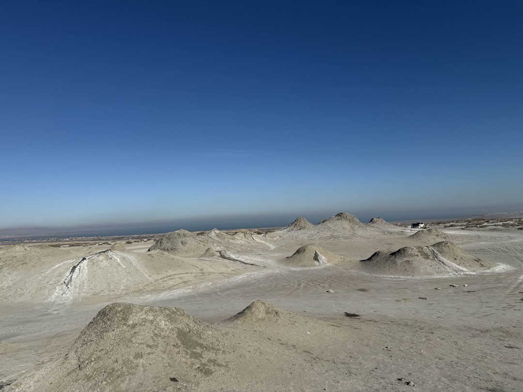 У нас был Гид Рустам. Он классный, все прошло как надо) человек профессиональный и увлеченны своим делом!)