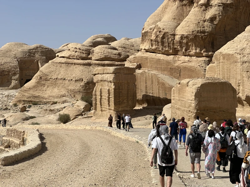 Вчера ездили на экскурсию «Иордания и древняя Петра». Всё очень понравилось, нас было три взрослых человека