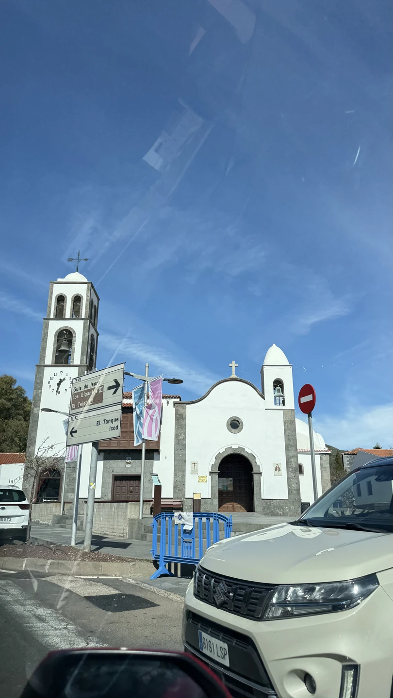 Замечательная экскурсия, однозначно стоит своих денег. Руслан - отличный знаток острова. Больше снимала видео.