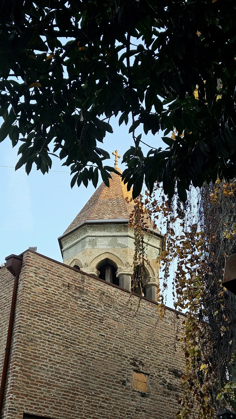 Спасибо Давиду за экскурсию! Дружеская атмосфера, интересный рассказ, внимание к деталям и хороший маршрут