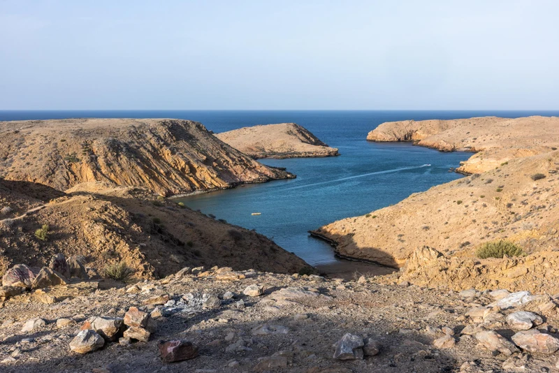 Лёгкий хайкинг вдоль Оманского залива: бухты Бандар-Хайран и Butterfly Point