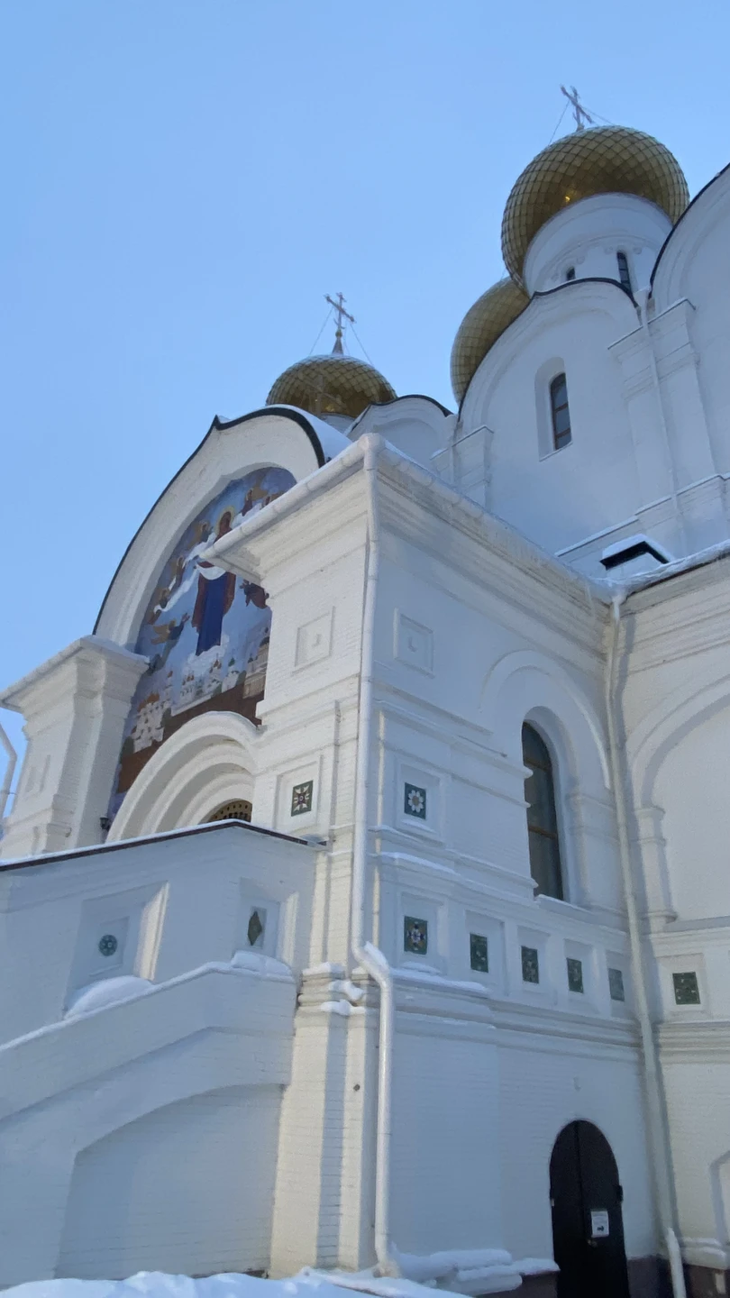 Посетила на днях экскурсию по Ярославлю. Я здесь впервые, поэтому всё «с чистого листа». Экскурсовод Полина