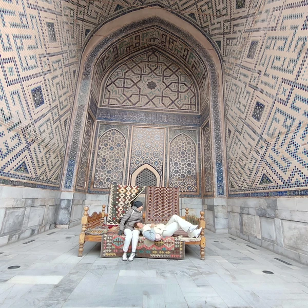 это прекрасная, интересная, насыщенная поездка прошла прекрасно. четкая организация, билеты на поезд получили сразу же на