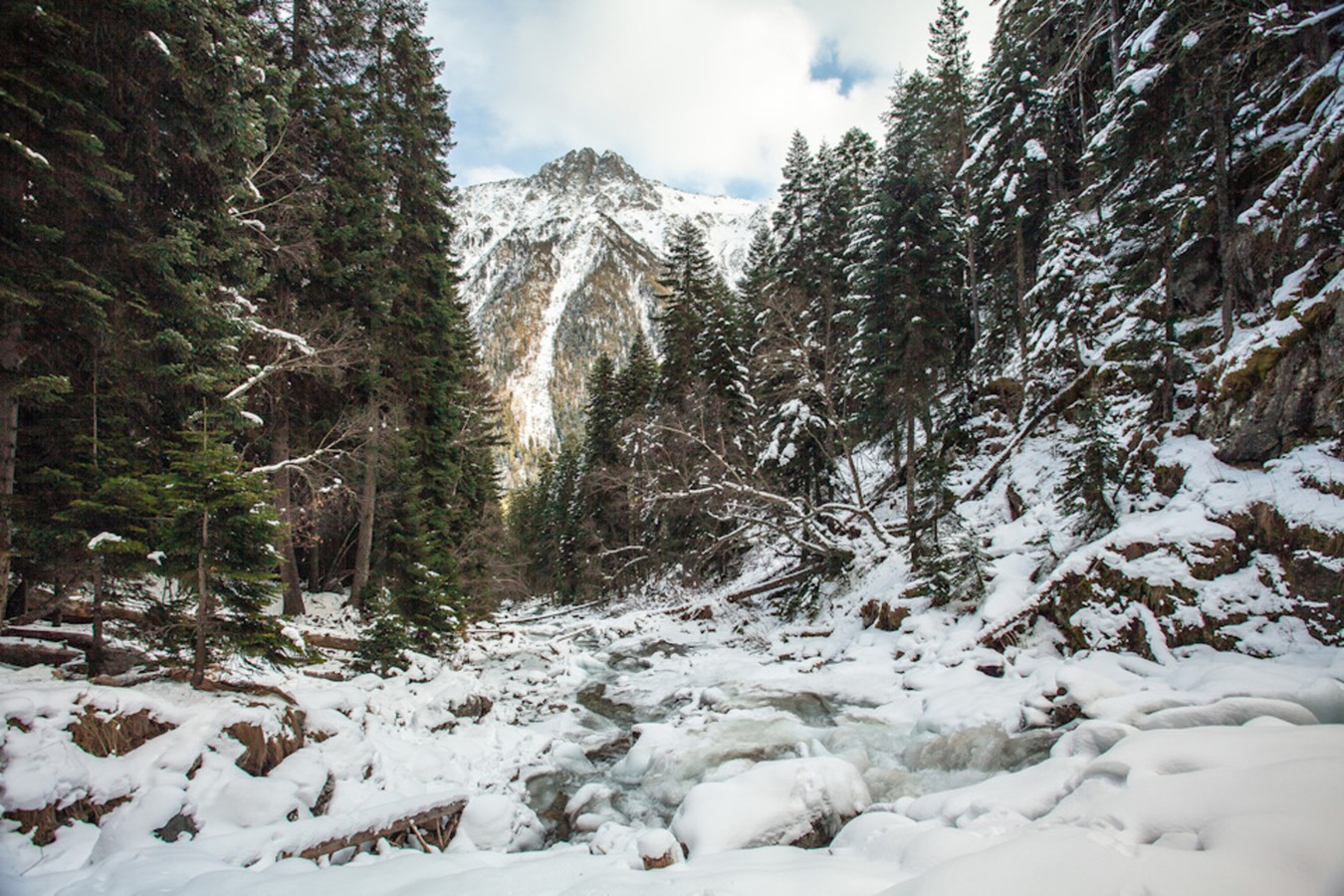 Белый водопад в зимней сказке! Трансфер из Архыза туда и обратно