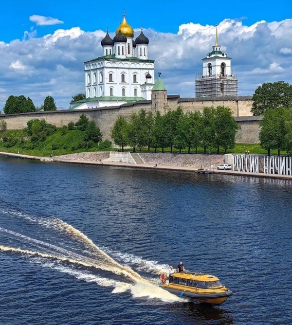 Водная прогулка на катере по центру Пскова — 30 минут
