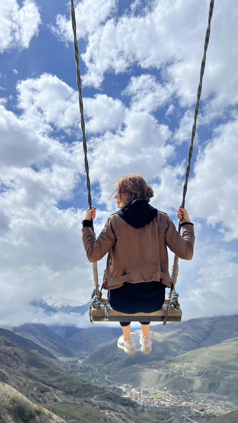 Георгий чудесный гид! Ведёт повествование интересно, адекватно публике. Приятный бонус от Георгия: профессиональные фото и видеосъёмка!