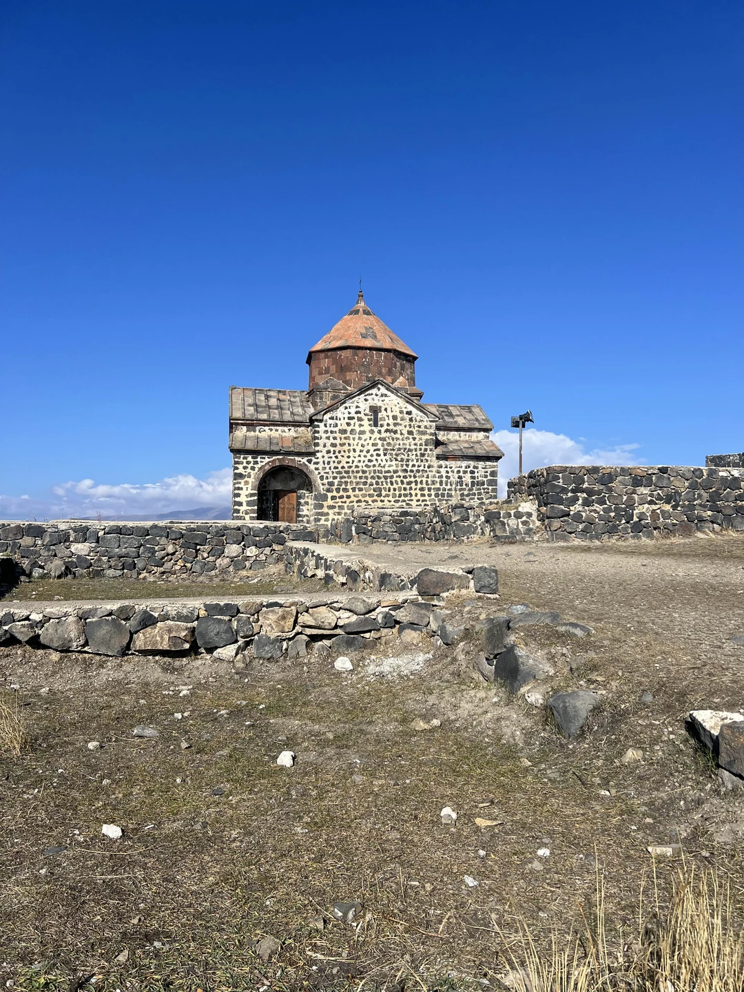 Арчи - прекрасный гид! Отличное знание материал, выжал из этого дня максимально возможное, показал Армению с разных сторон. Рекомендую!