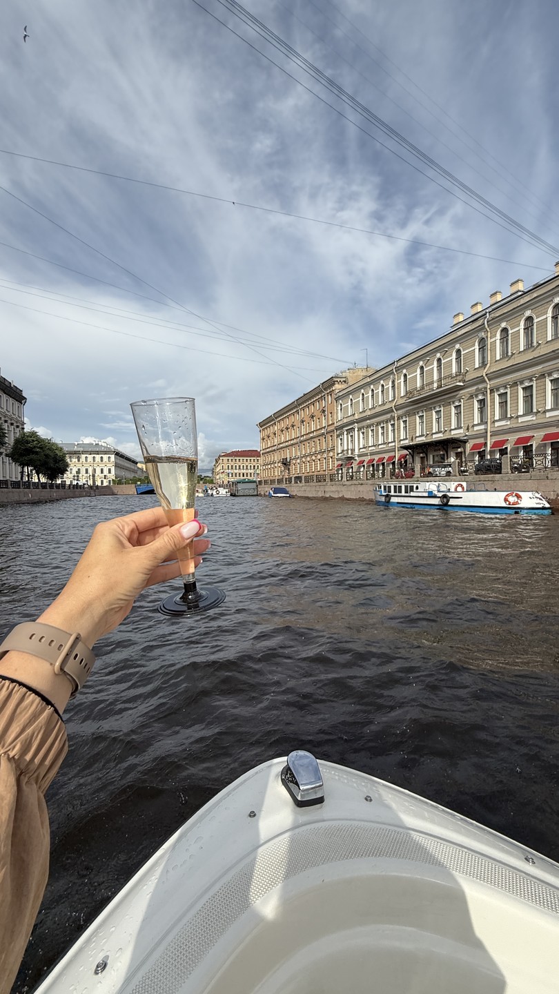 На частном катере по рекам и каналам Петербурга (Елена)