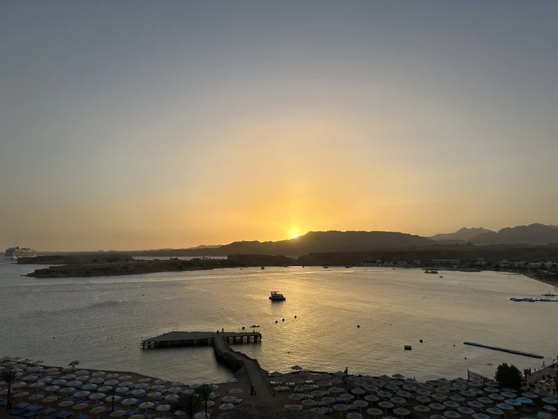 Сегодня были на обзорной экскурсии по Шарм-эль-Шейху с гидом Богдади. Экскурсовод великолепный, очень интересный, очень подробно