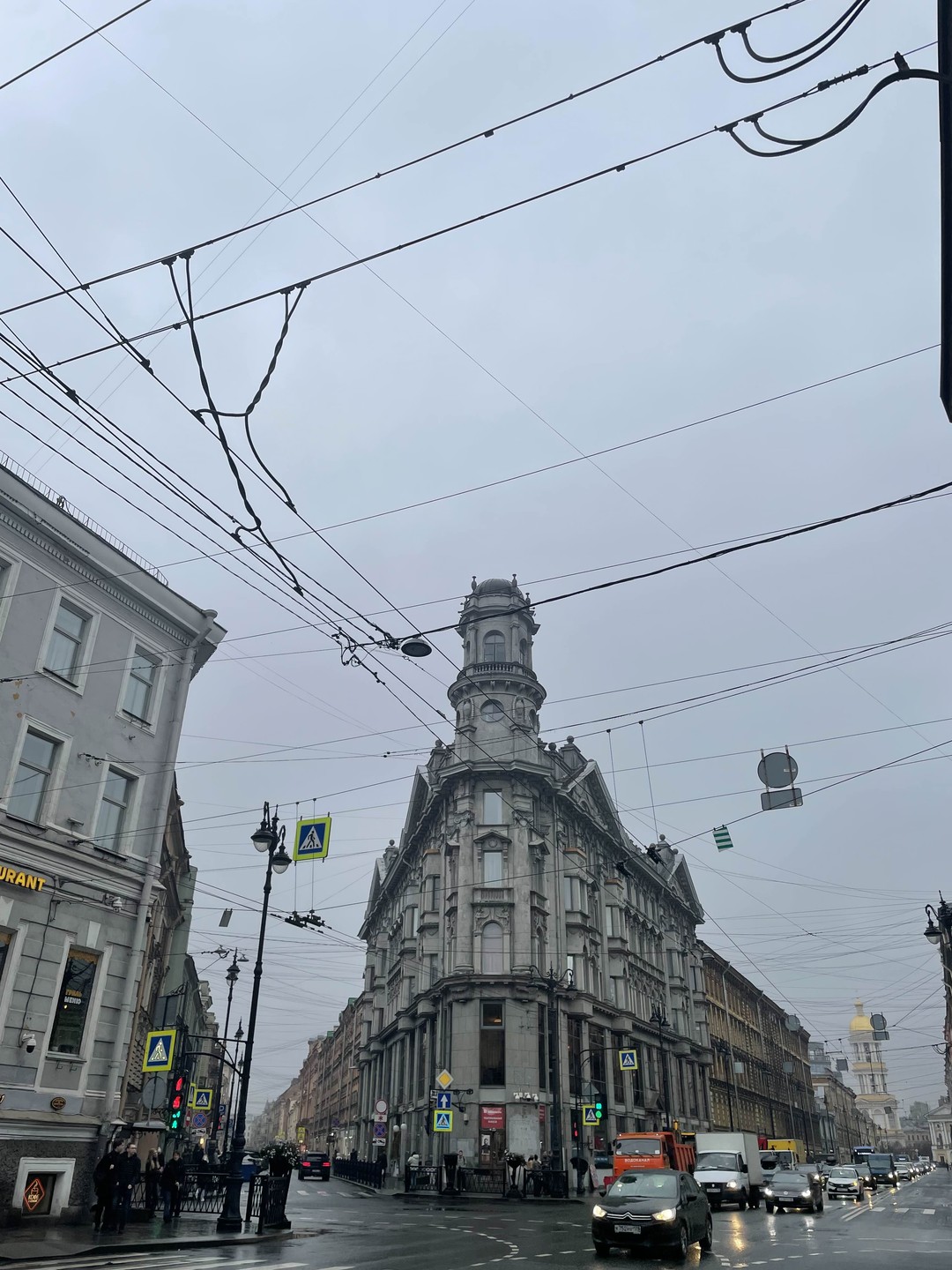 Доходные дома, дворы-колодцы и парадные лестницы (Мария)