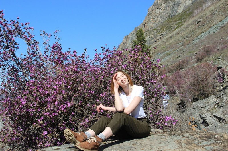 Автотур по весеннему Алтаю: фиолетовые горы и места силы