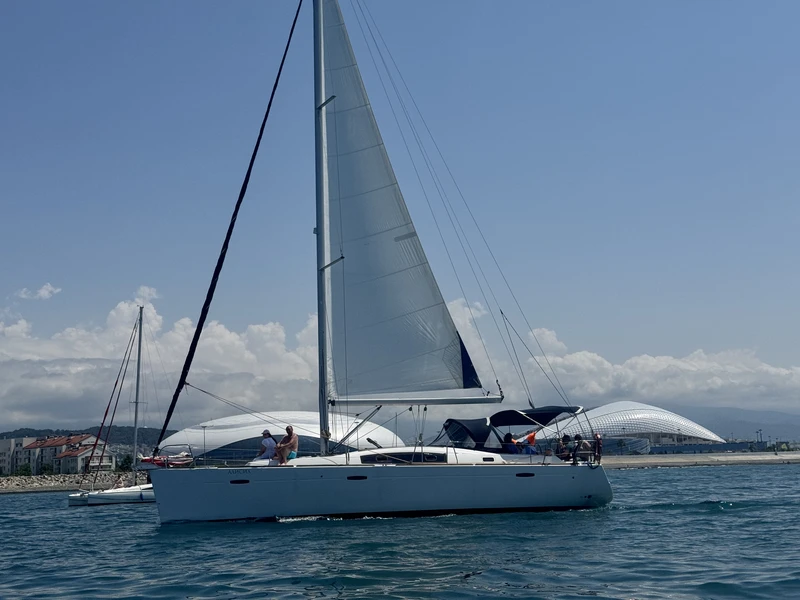 Индивидуальная VIP-прогулка на яхте в Адлере