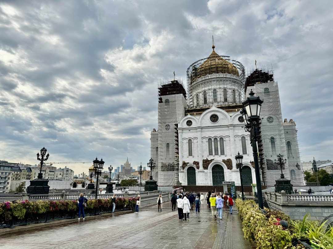Три часа на автобусе - и вы знакомы с Москвой (Леда)