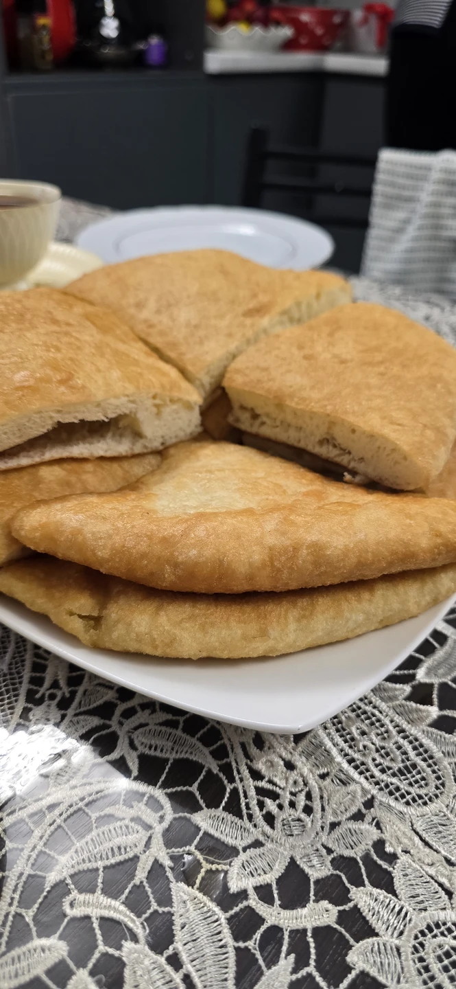 Во-первых организовано всё отлично. Успели заехать в Чайный домик. Много местных продуктов, сделали для себя много