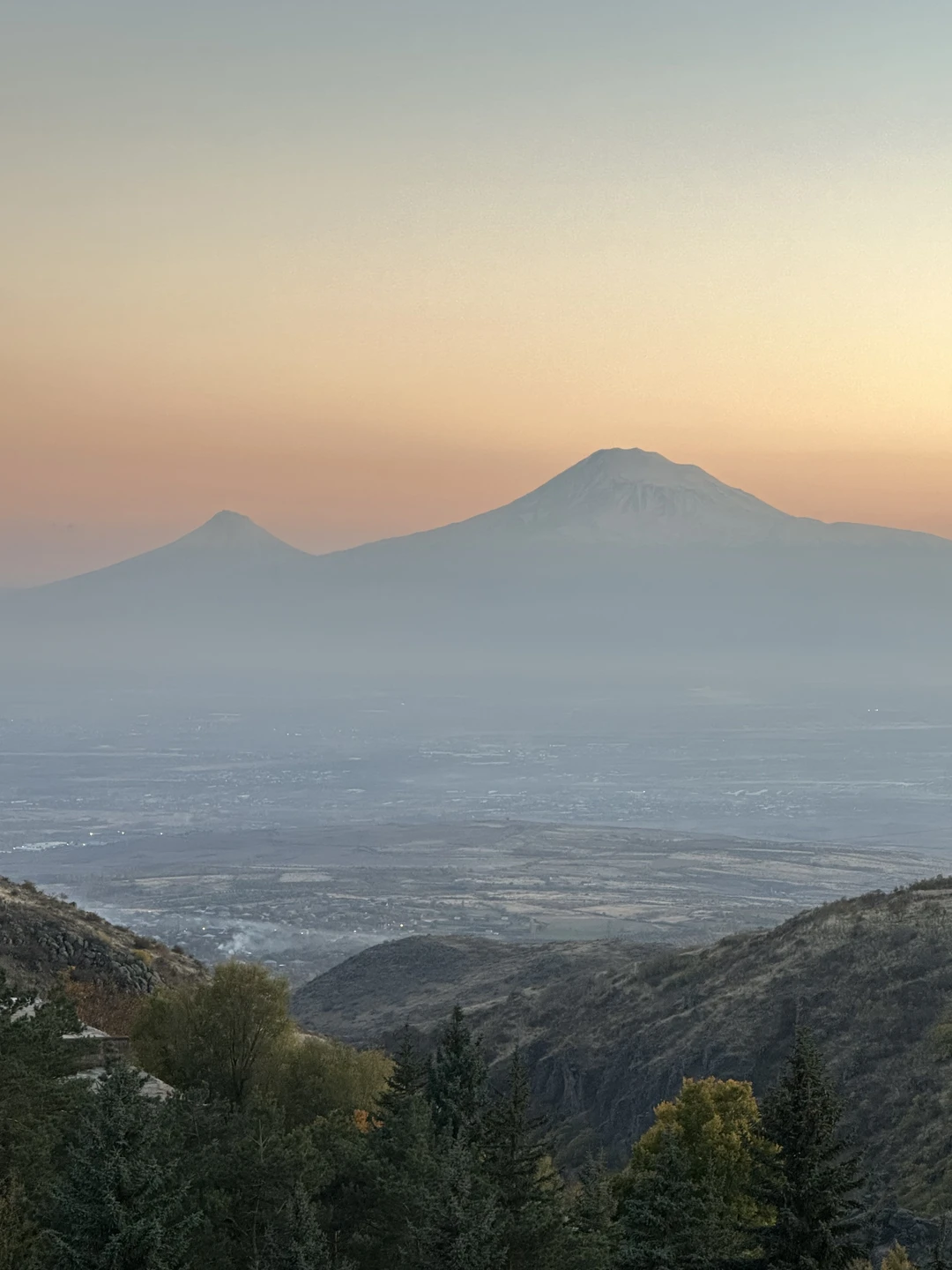 Мы были впечатлены местом, возможностью сюда попасть. Узнать историю людей, которые когда-то это создали. Благодарим Нарека
