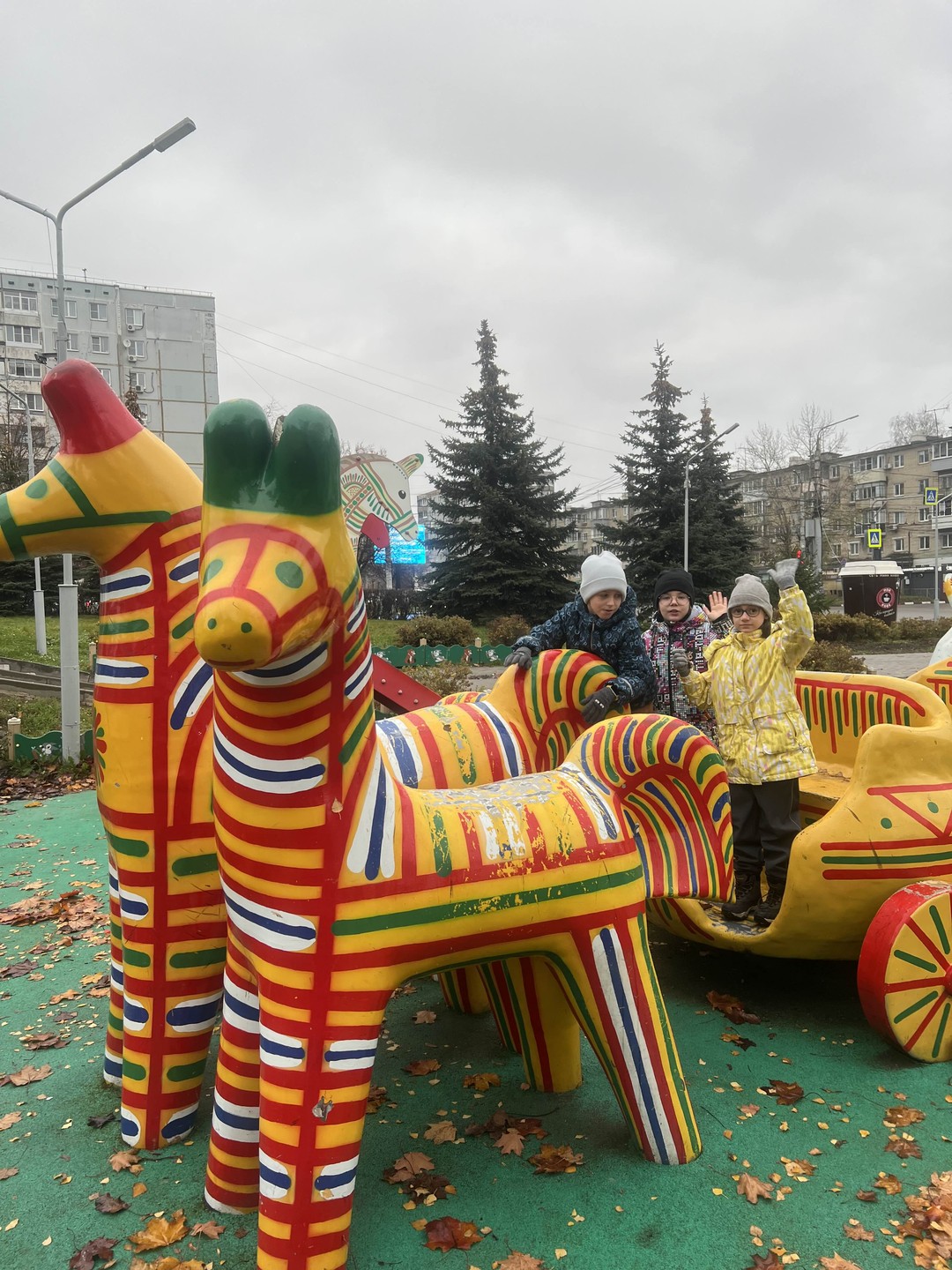Все прошло отлично. Дети маленькие большего не нужно. Гид была внимательна к детям. Дополнила экскурсию игровыми