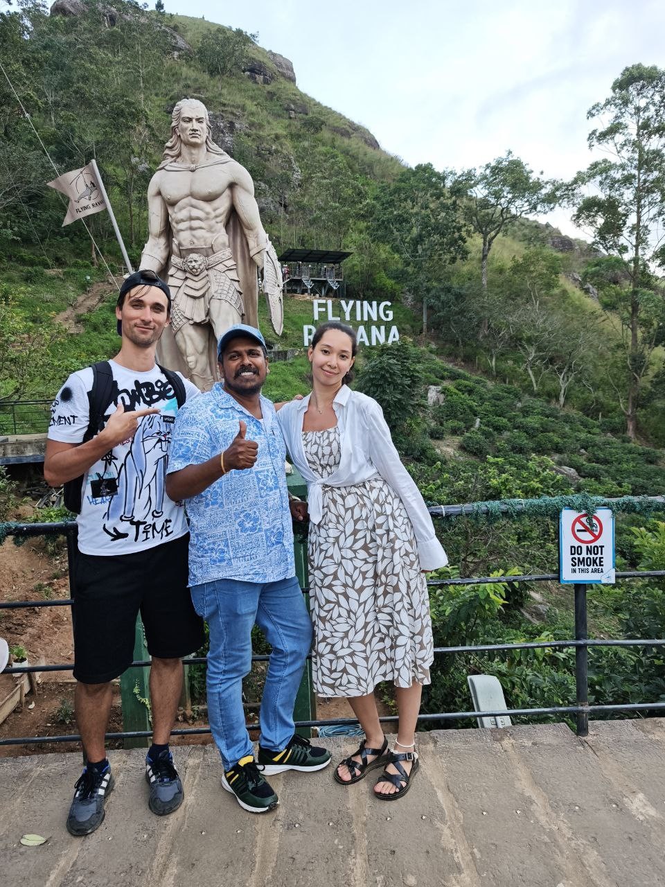 Посетили отличную экскурсию - сафари Ялла, Элла с 9-арочным мостом, водопад, Малый пик Адама. Выехали в