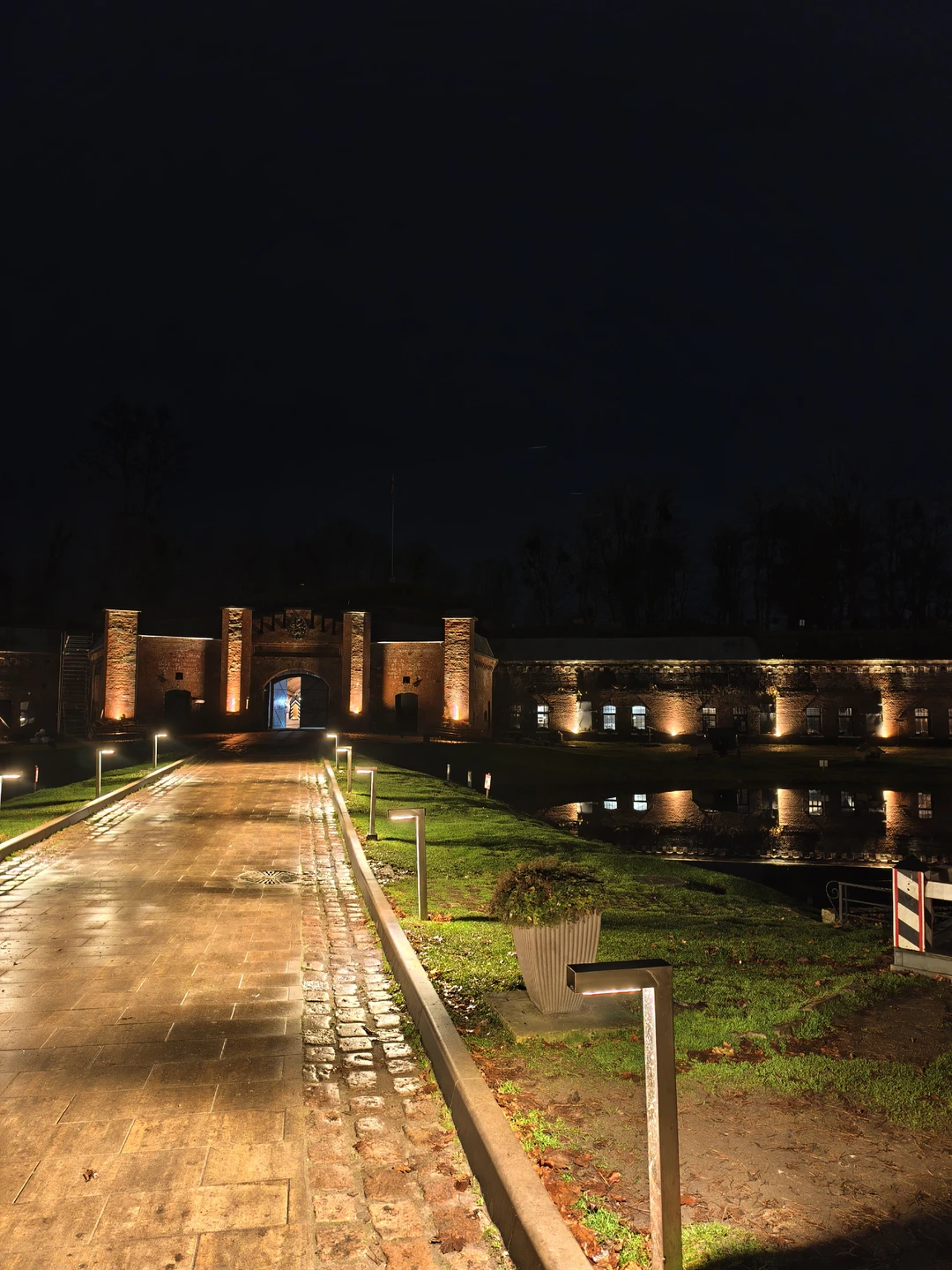 У нас получилась индивидуальная экскурсия. Просто супер. Столько впечатлений. Вячеслав очень увлечённый человек и это всегда
