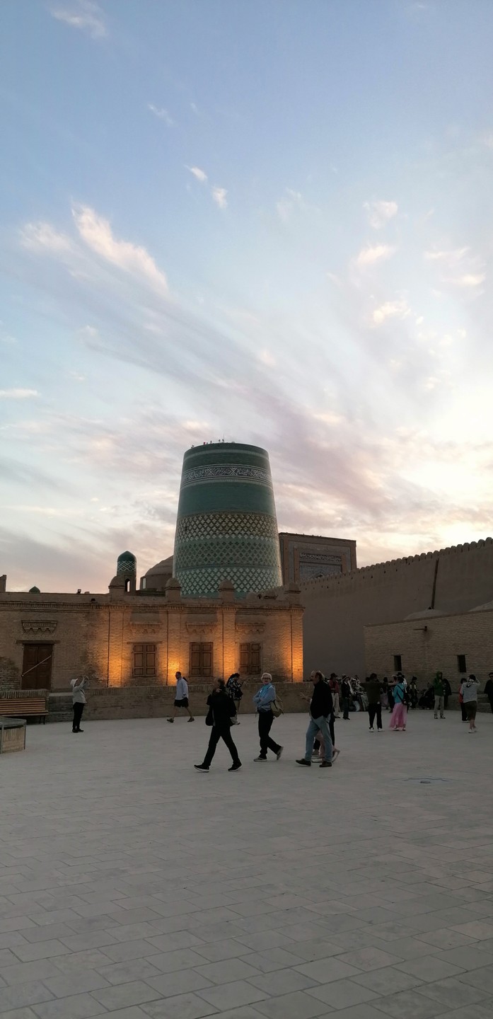 Огромное спасибо Армен за наше знакомство с Хивой! Это было живо, весело, познавательно, исчерпывающе😁💯🔥! Мы получили