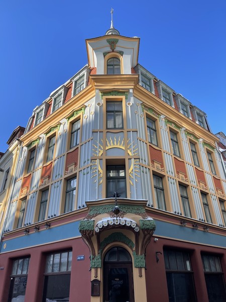 Александра потрясающий экскурсовод, один из лучших экскурсоводов к кому я обращался (экскурсии заказываем постоянно). Экскурсия была