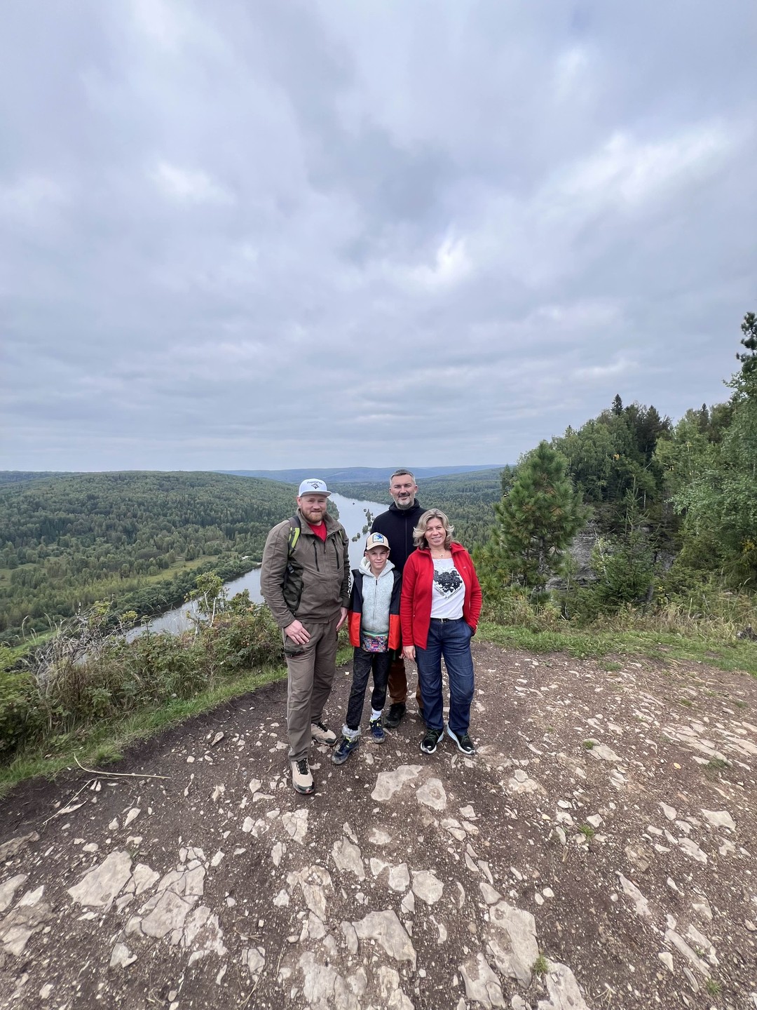 Замечательный гид и Человек! Очень все понравилось, советую👍🏻 комфортная машина, есть возможность организовать лодку и посмотреть
