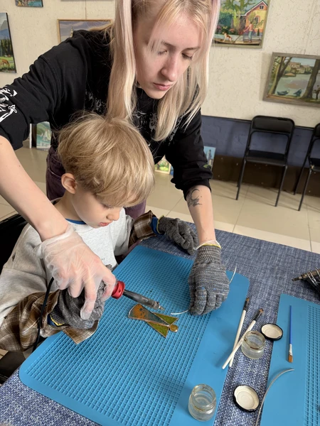 Шикарный мастер-класс! Ходили втроем с мужем и сыном 7 лет. Каждый сделал свою поделку, все справились