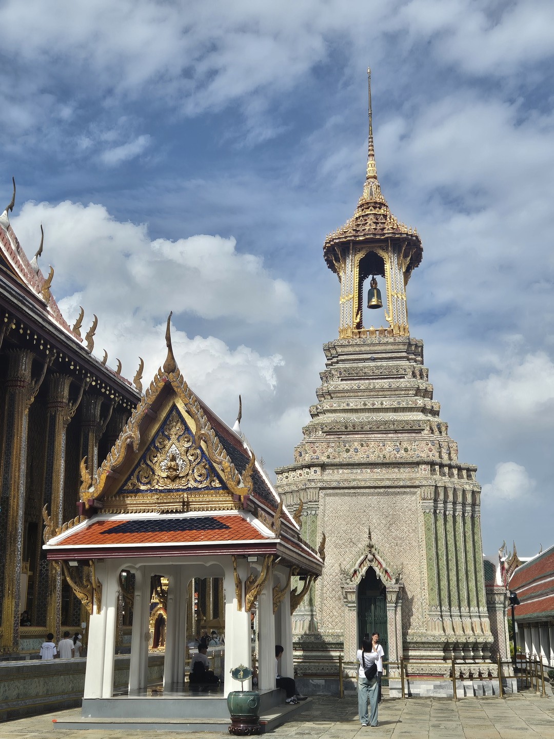 Нам очень понравился день, проведенный с Ольгой. Увидели всё, что пропускали в транзитных поездках) комфортно, информативно, мобильно. Рекомендую