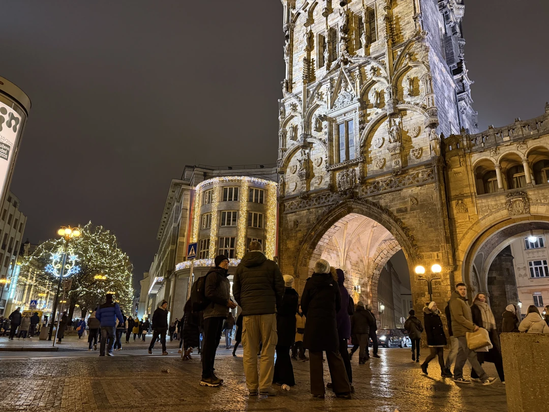 Мы провели довольно содержательный вечер - экскурсию с Мартином, прекрасными гидом, эрудированным, остроумным, тактичным и предупредительным