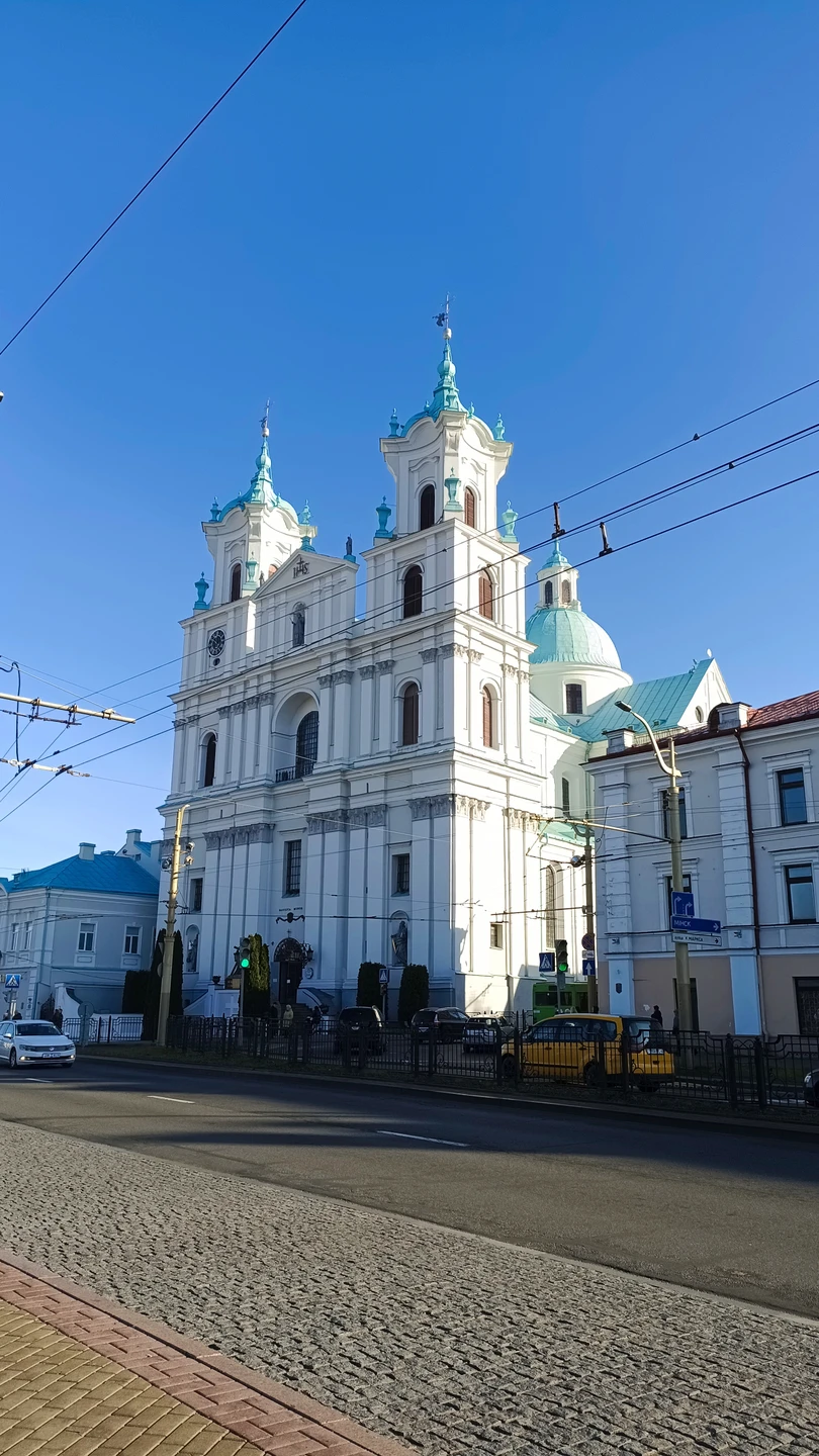 Поездка в Гродно нам очень понравилась, машина была у места нашего проживания четко ко времени, водитель