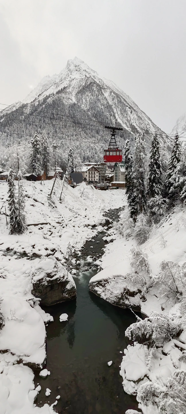 Вчера вернулись с экскурсии на Домбай. Все прошло отлично 👌 Гид Иван был великолепен. Это настоящий