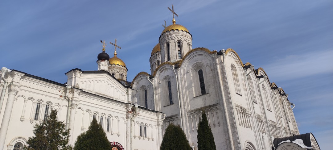 Великолепная Руфина легко, весело и непринуждённо погрузит вас в историю и проведет лучшим маршрутом в исторической