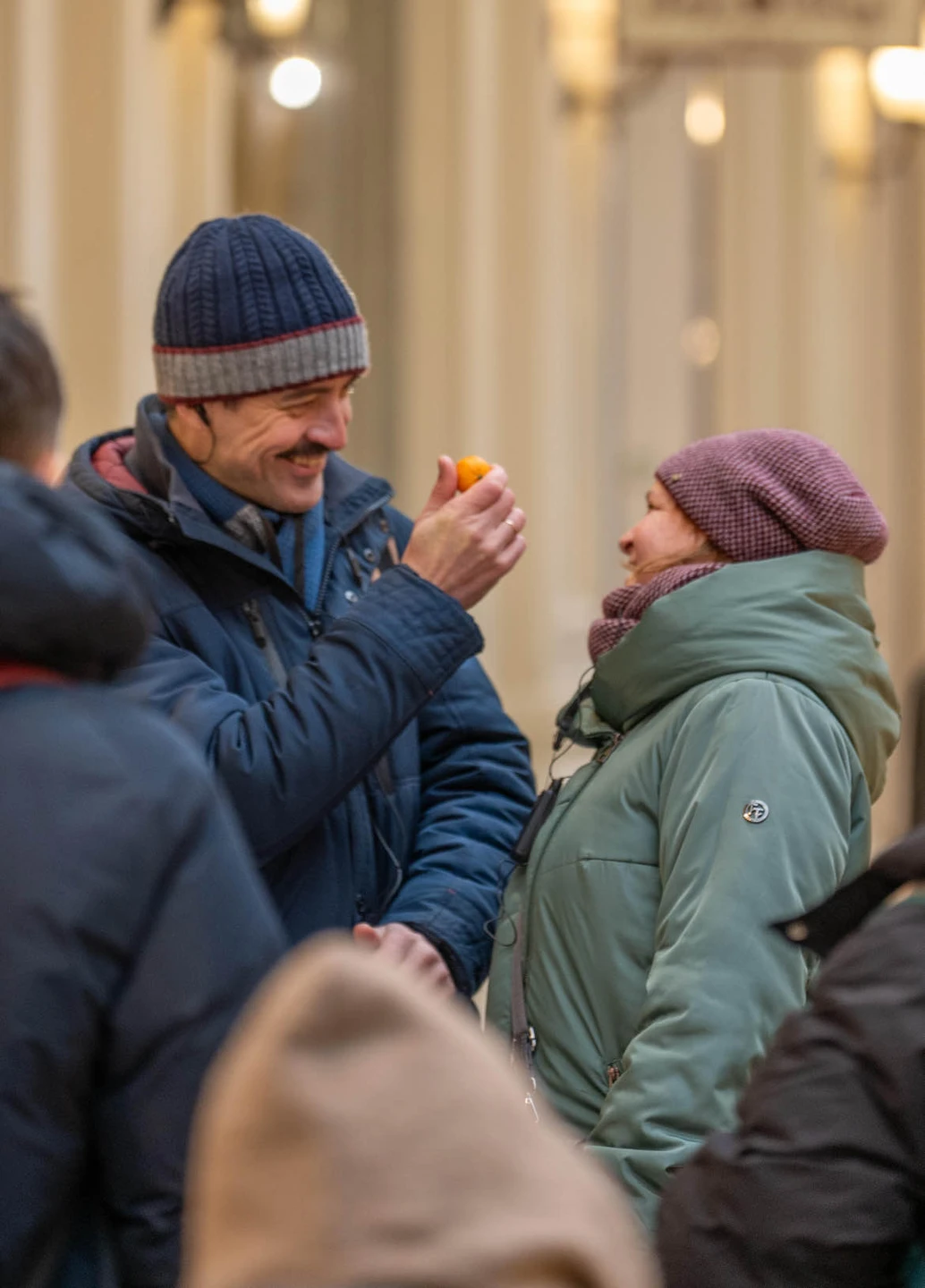 Мы не просто гуляли, а смотрели на знакомые места по-новому, открывая самые эффектные украшения. Гид была