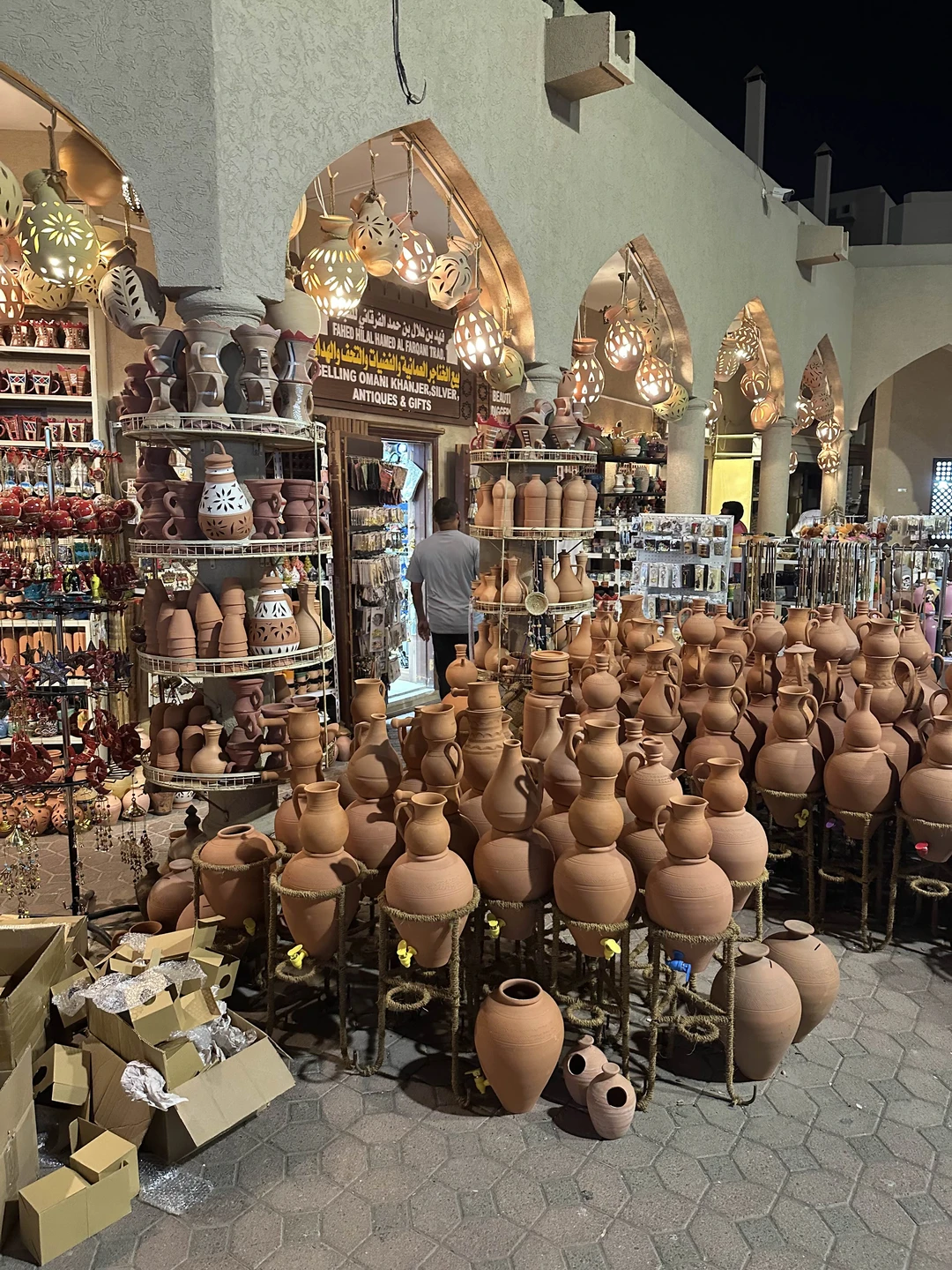 Замечательная, познавательная, яркая экскурсия! Окунулись в историю и традиции Омана, увидели красоты природы, Павел устроил незабываемый