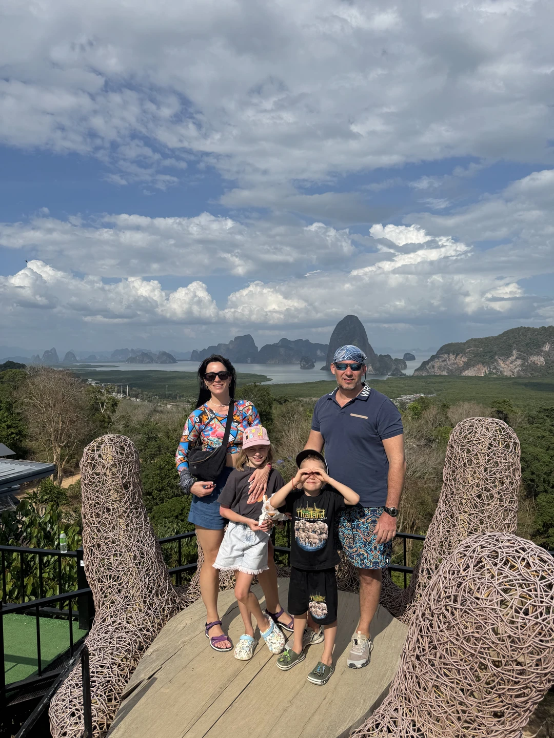 Спасибо за отличную экскурсию! Были с мужем и 2мя детьми 6 и 8 лет. Все прошло