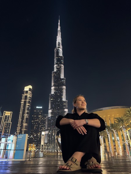 Али замечательный гид, очень интересно и с юмором рассказывал и показывал достопримечательности Дубая, его действительно интересно слушать